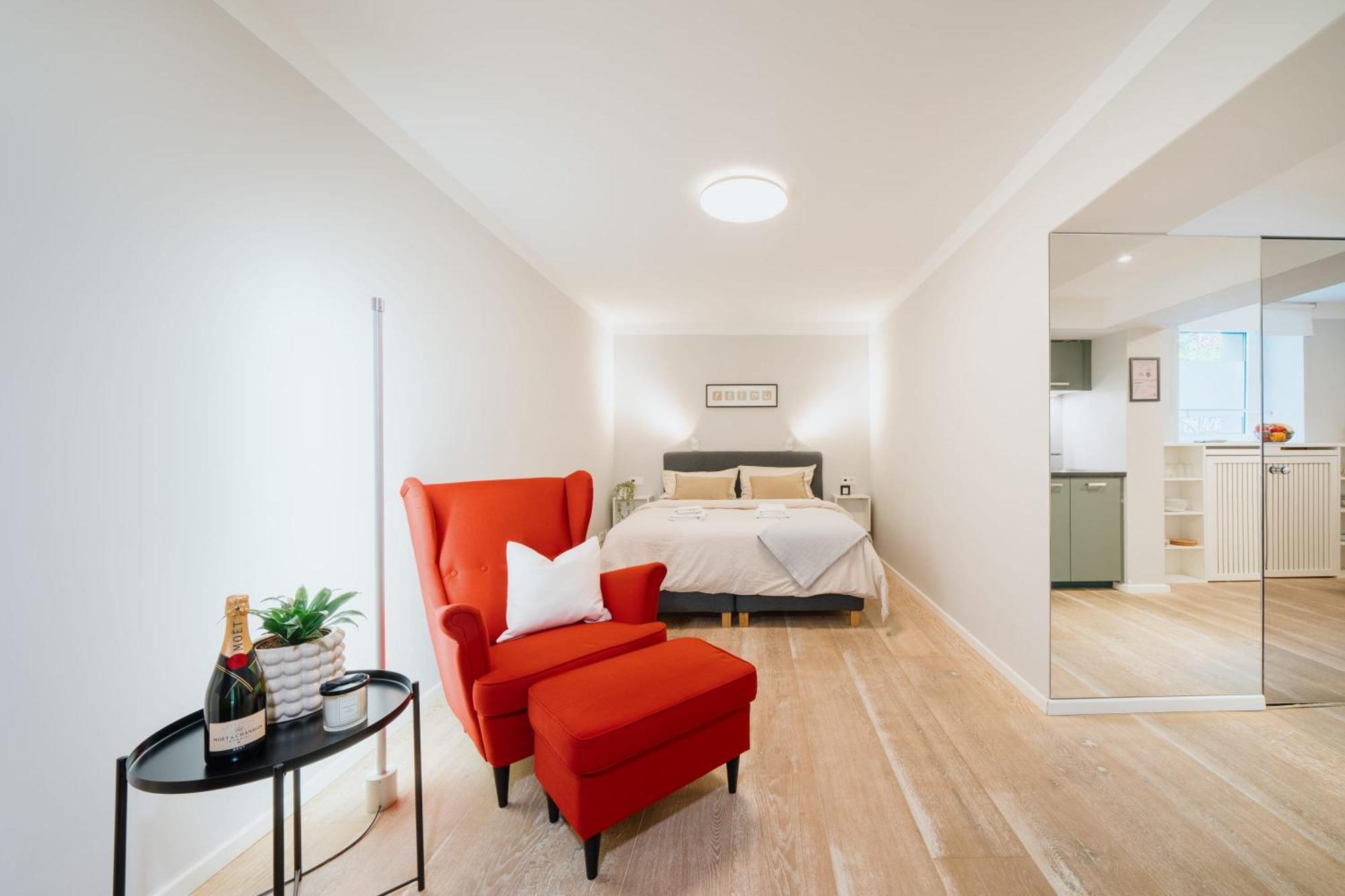 Homely - Cozy Studio, Modern, Near Theater & Kurfuerstendamm Appartement Berlijn
